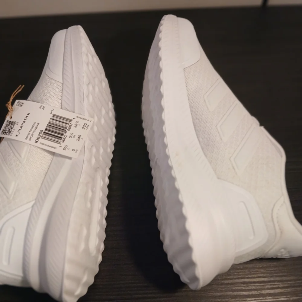 Adidas White Athletic Sneakers Youth Size 6/ Womens 7 New